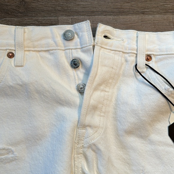 NWT Levi’s Mid-Rise 501 Shorts - Picture 4 of 5